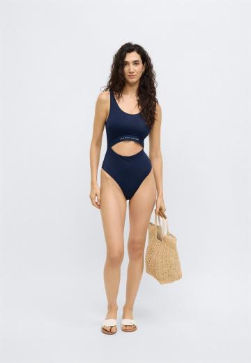 Слитный купальник