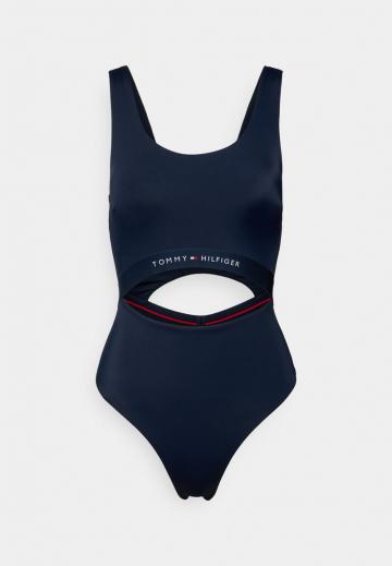 Слитный купальник