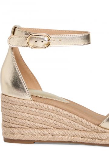 Босоножки на танкетке