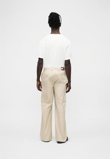 Брюки с накладными карманами