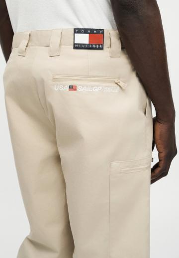 Брюки с накладными карманами