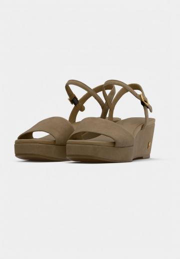 Босоножки на танкетке