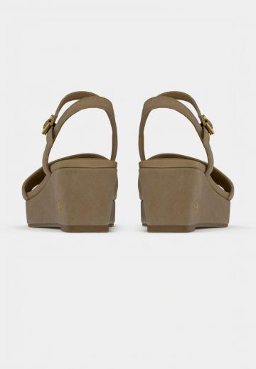 Босоножки на танкетке