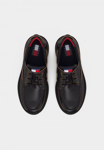 Ботинки на шнуровке