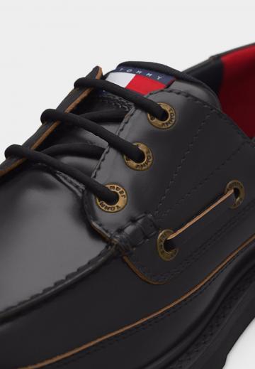 Ботинки на шнуровке