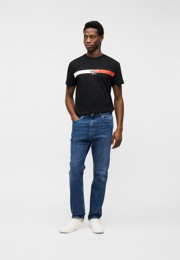 Узкие джинсы