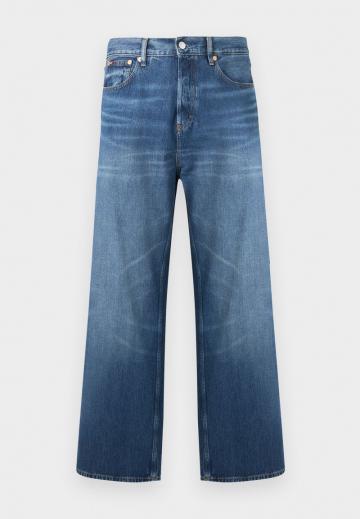 Свободные джинсы