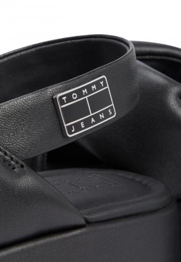 Босоножки на танкетке