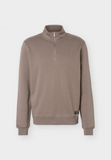 Спортивная кофта