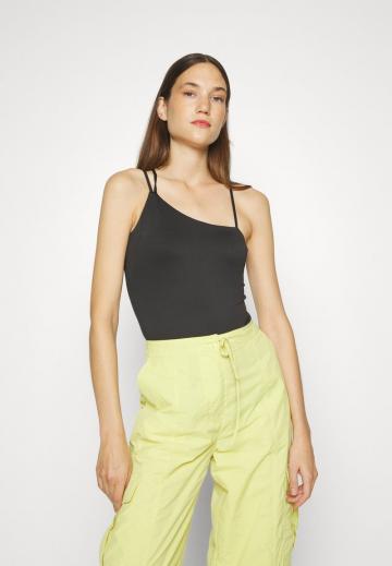 Топ на бретельках