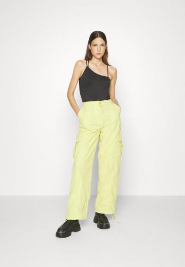 Топ на бретельках