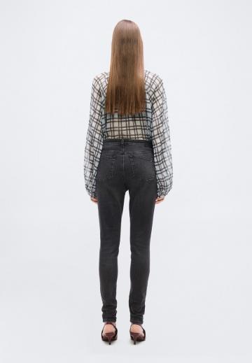 Узкие джинсы