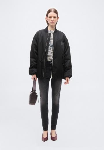 Узкие джинсы