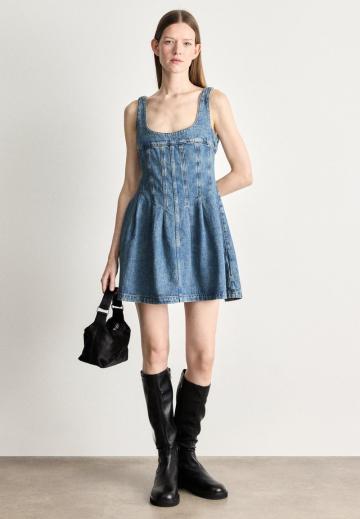 Джинсовый комбинезон