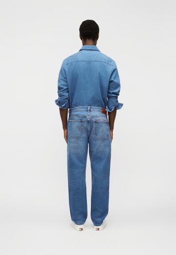 Прямые джинсы