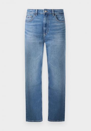 Прямые джинсы