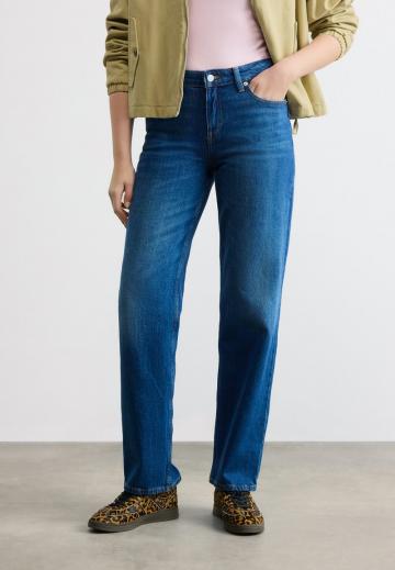 Прямые джинсы