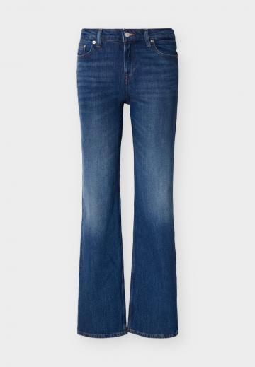 Прямые джинсы