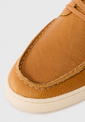 Ботинки на шнуровке