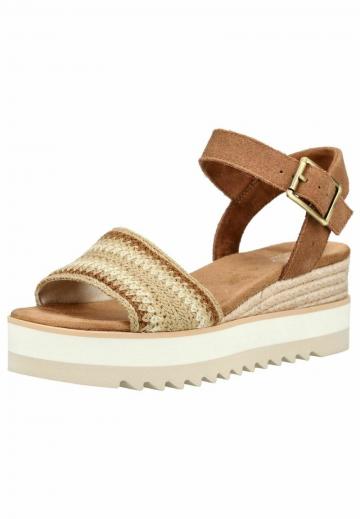 Босоножки на танкетке