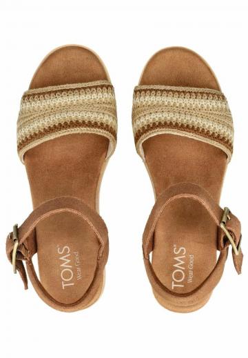 Босоножки на танкетке