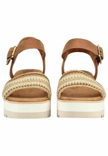 Босоножки на танкетке