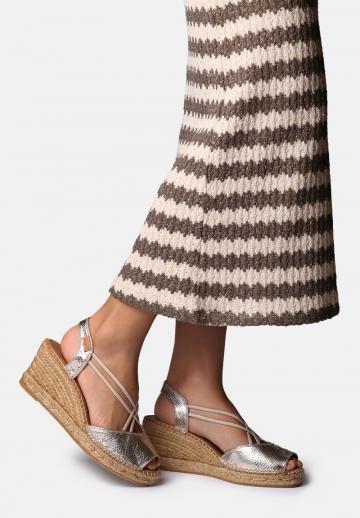 Туфли с открытым носом