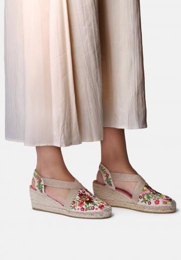 Туфли на танкетке