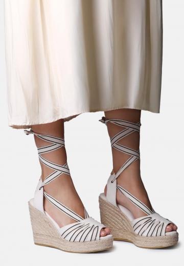 Туфли с открытым носом