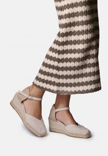 Туфли на танкетке