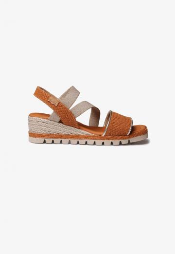 Босоножки на танкетке