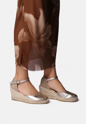 Туфли на танкетке