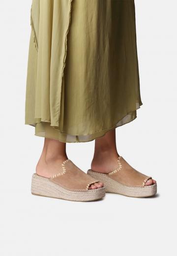 Босоножки на каблуке