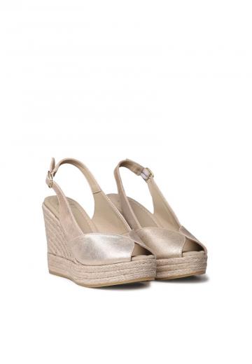 Босоножки на танкетке