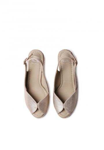 Босоножки на танкетке