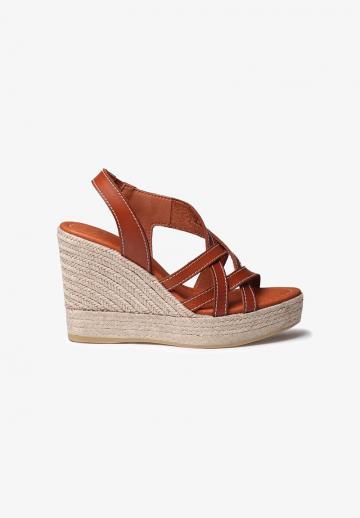 Босоножки на танкетке