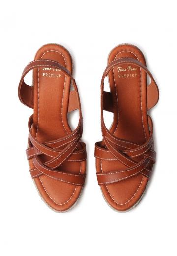 Босоножки на танкетке