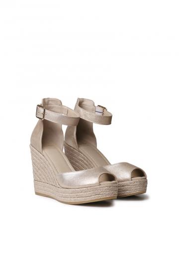 Босоножки на танкетке