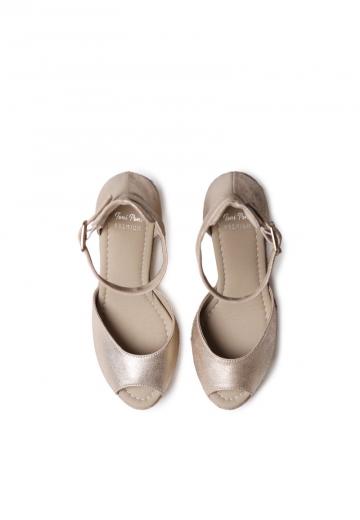 Босоножки на танкетке