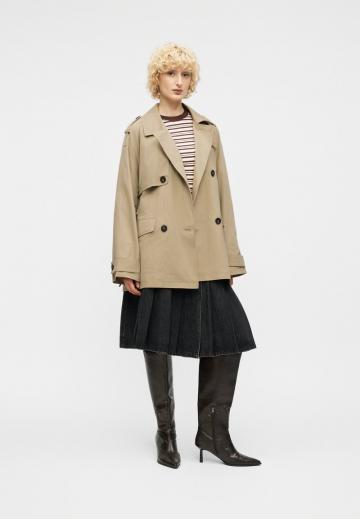 Короткое пальто