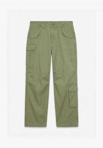 Брюки с накладными карманами