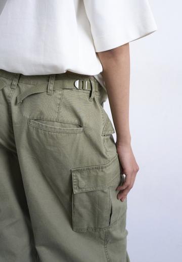 Брюки с накладными карманами