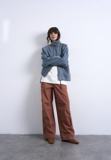 Брюки с накладными карманами