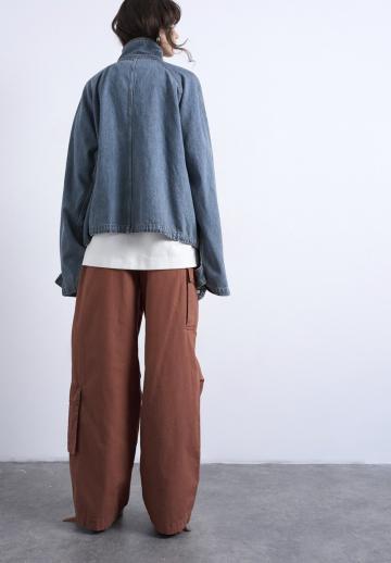 Брюки с накладными карманами