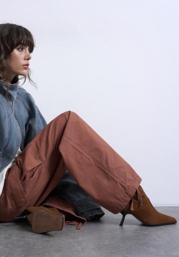 Брюки с накладными карманами