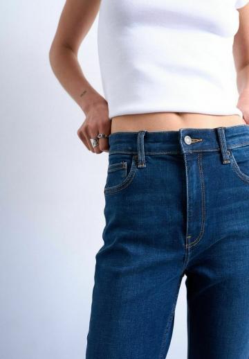 Клешеные джинсы