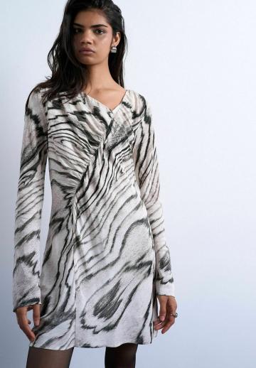 Короткое платье