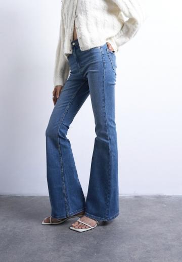 Клешеные джинсы