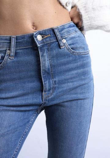 Клешеные джинсы