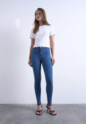 Узкие джинсы